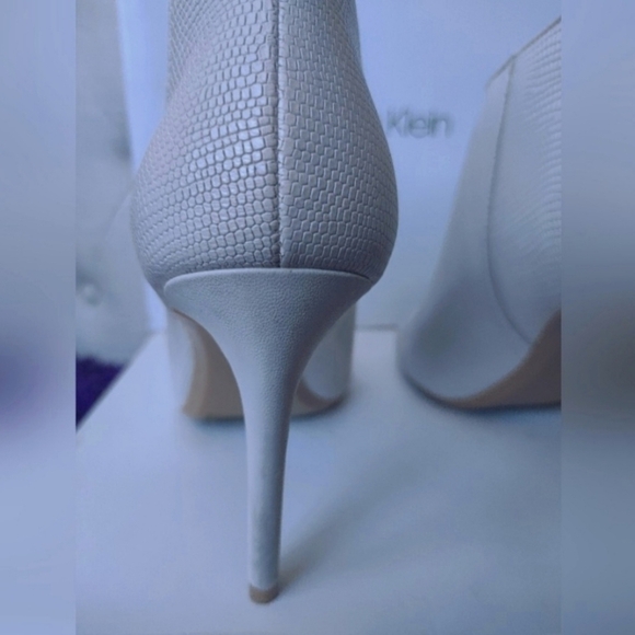Calvin Klein White Cream Open Toe Heels - Picture 7 of 11